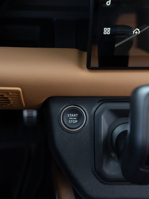 LAND ROVER DEFENDER 130 D300 X - Imagem 14