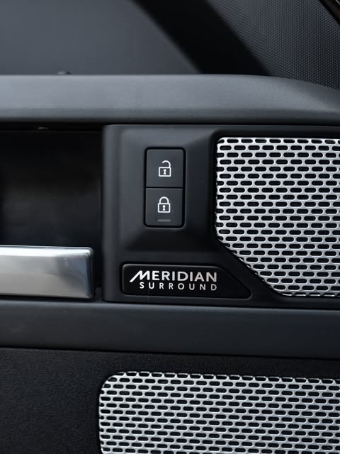 LAND ROVER DEFENDER 130 D300 X - Imagem 15