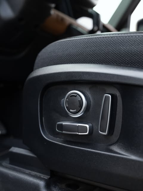 LAND ROVER DEFENDER 130 D300 X - Imagem 17