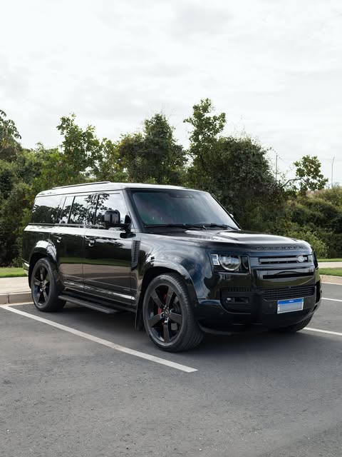 LAND ROVER DEFENDER 130 D300 X - Imagem 3