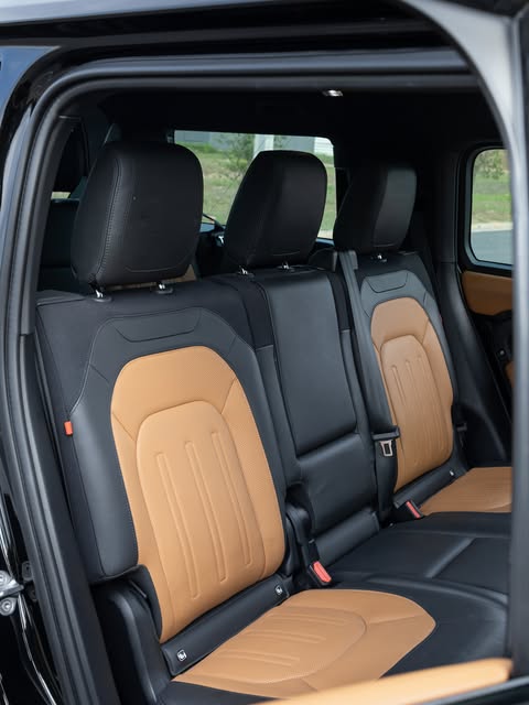LAND ROVER DEFENDER 130 D300 X - Imagem 5