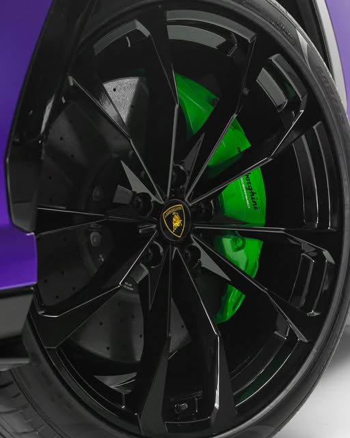 LAMBORGHINI URUS - Imagem 7