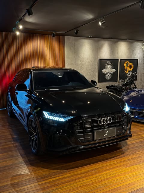 AUDI Q8 QUATTRO PERFORMANCE BLACK S-LINE - Imagem 1