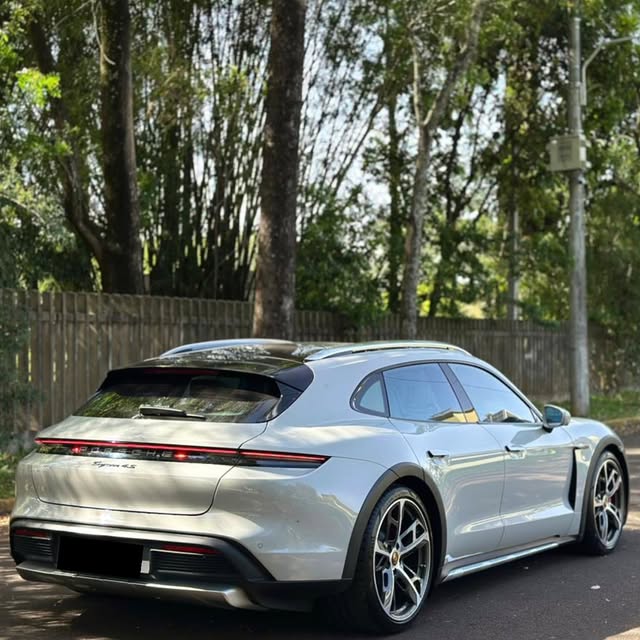 PORSCHE TAYCAN 4S CROSS TURISMO - Imagem 16