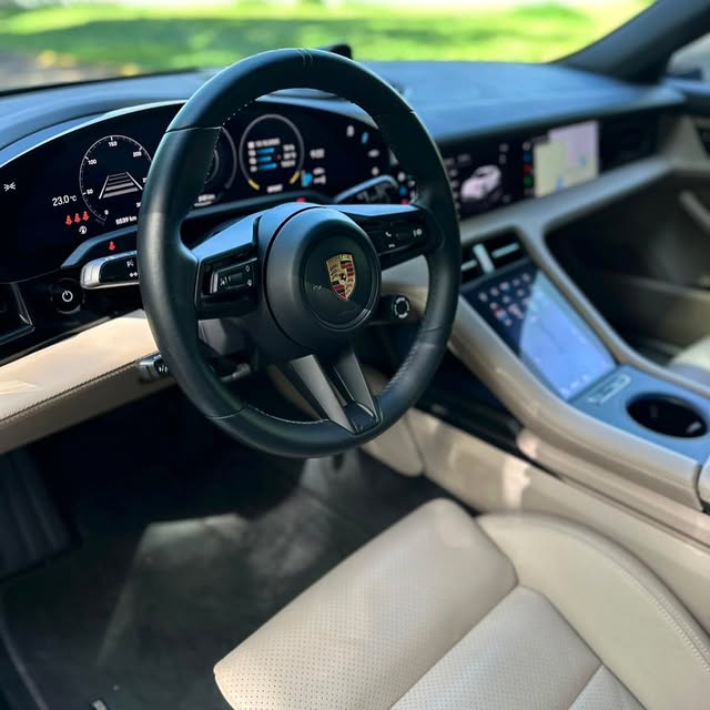 PORSCHE TAYCAN 4S CROSS TURISMO - Imagem 9