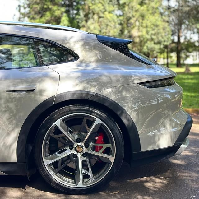 PORSCHE TAYCAN 4S CROSS TURISMO - Imagem 10