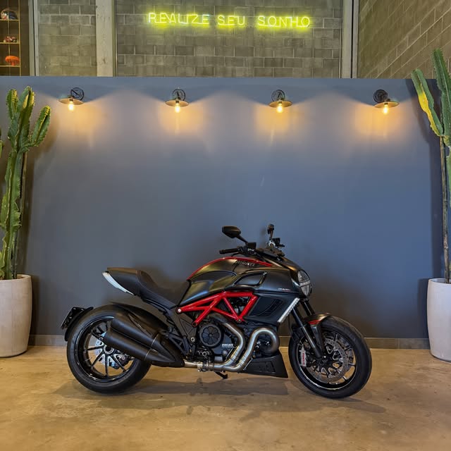 DUCATI DIAVEL CARBON ABS - Imagem 1