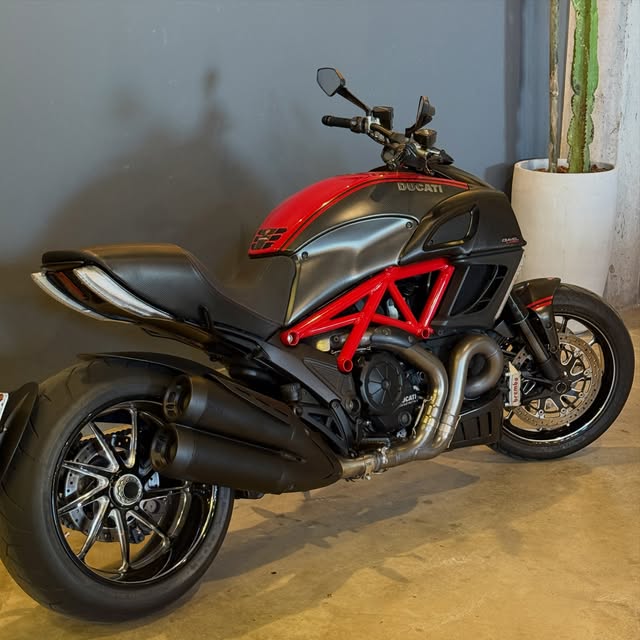 DUCATI DIAVEL CARBON ABS - Imagem 5
