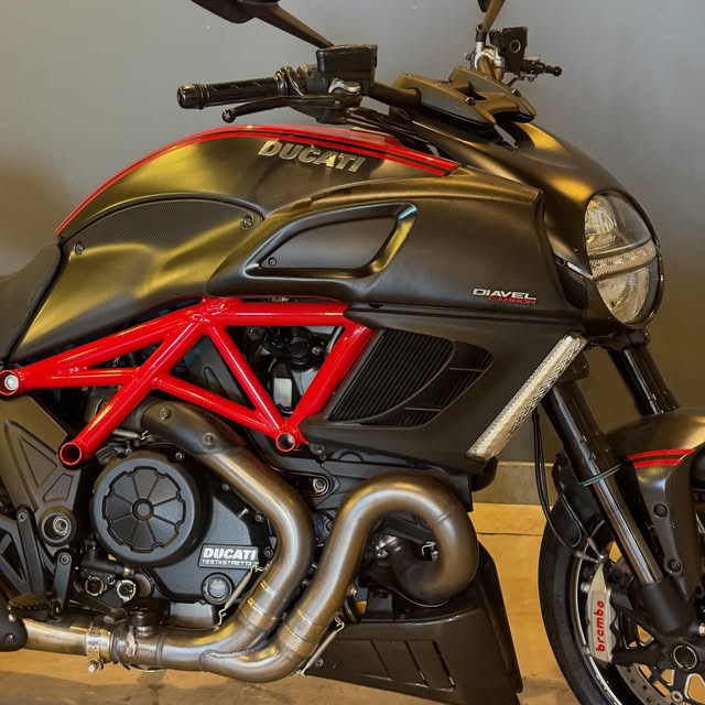 DUCATI DIAVEL CARBON ABS - Imagem 9