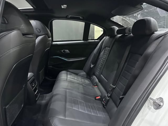 BMW 320I M SPORT - Imagem 7