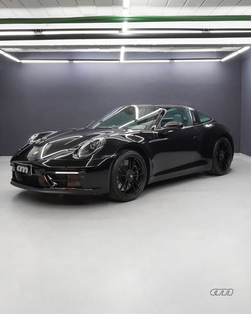 PORSCHE 911 GTS - Imagem 1