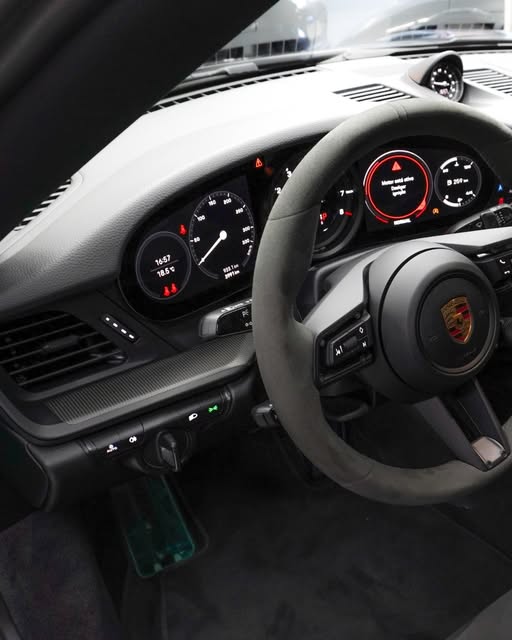 PORSCHE 911 GTS - Imagem 4