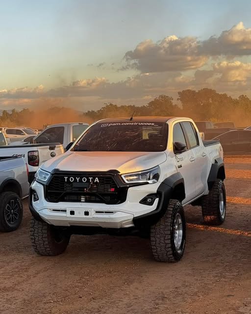 TOYOTA HILUX SRV - Imagem 1