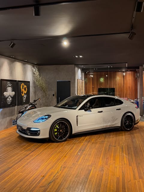 PORSCHE PANAMERA PLATINIUM EDITION 4 E-HYBRID - Imagem 1