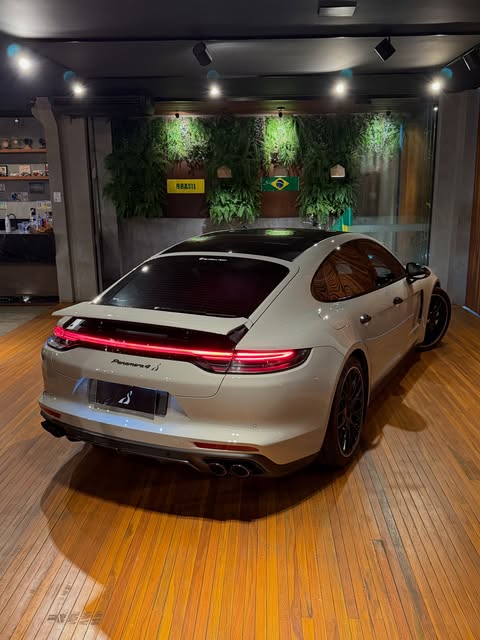 PORSCHE PANAMERA PLATINIUM EDITION 4 E-HYBRID - Imagem 5