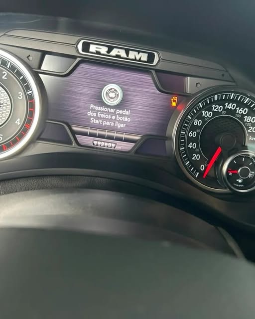RAM 2500 LARAMIE NIGHT EDITION - Imagem 5