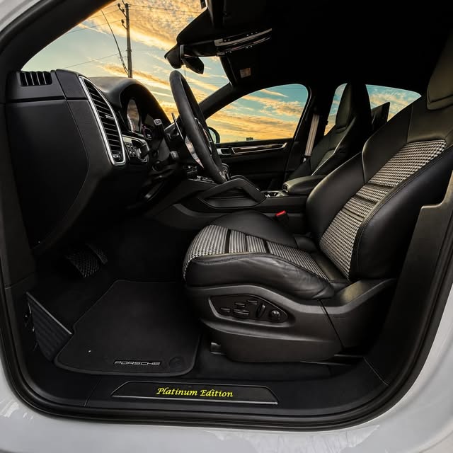 PORSCHE CAYENNE PLATINUM EDITION - Imagem 13