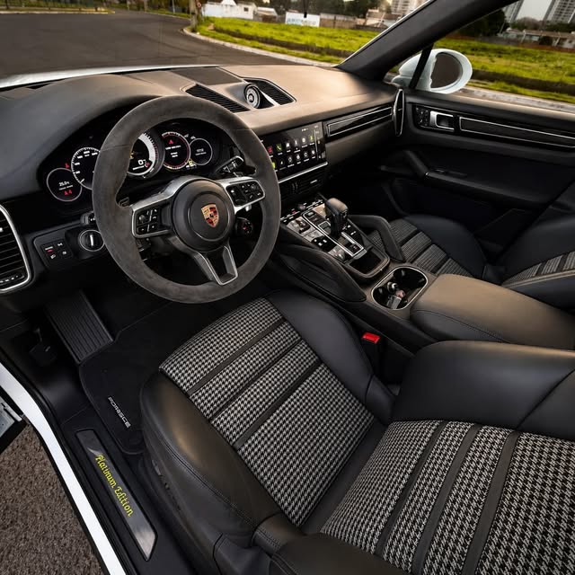 PORSCHE CAYENNE PLATINUM EDITION - Imagem 16