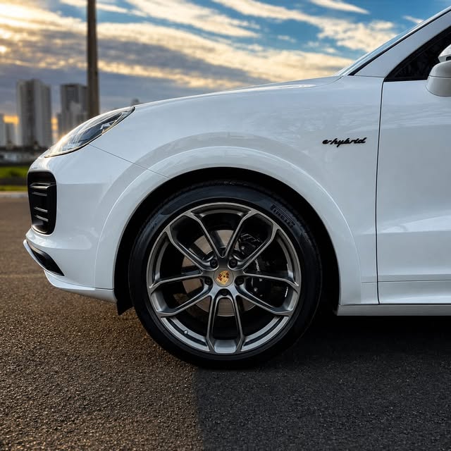 PORSCHE CAYENNE PLATINUM EDITION - Imagem 4