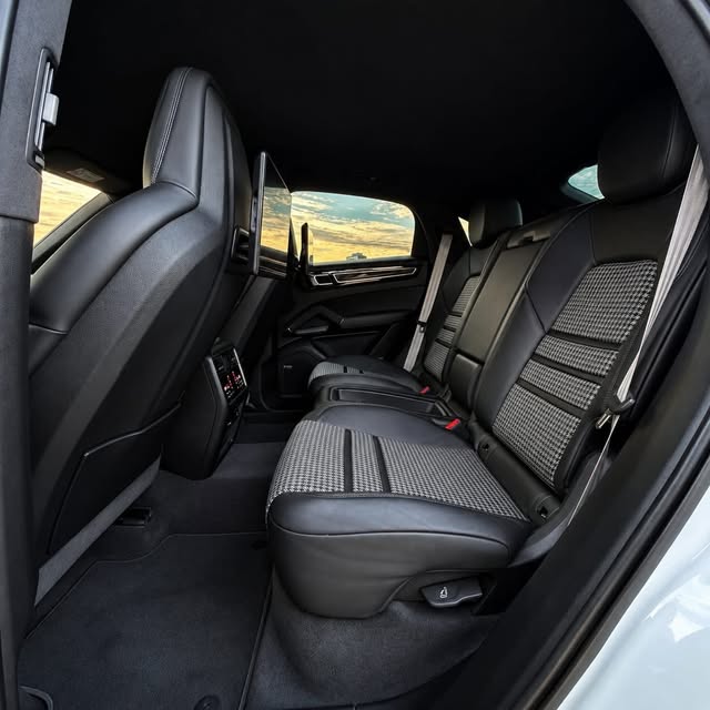 PORSCHE CAYENNE PLATINUM EDITION - Imagem 5