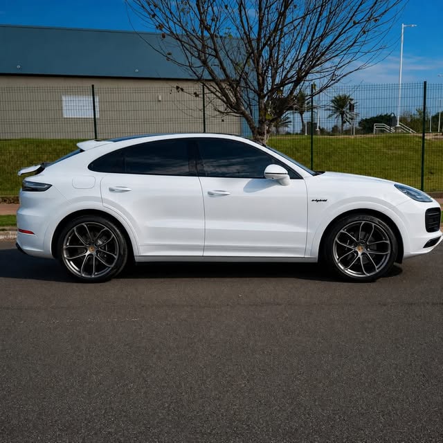 PORSCHE CAYENNE PLATINUM EDITION - Imagem 9