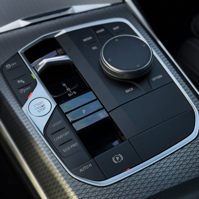 BMW 320I M-SPORT - Imagem 8