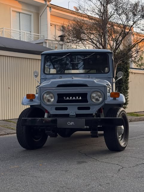 TOYOTA LAND CRUISER FJ40 - Imagem 2