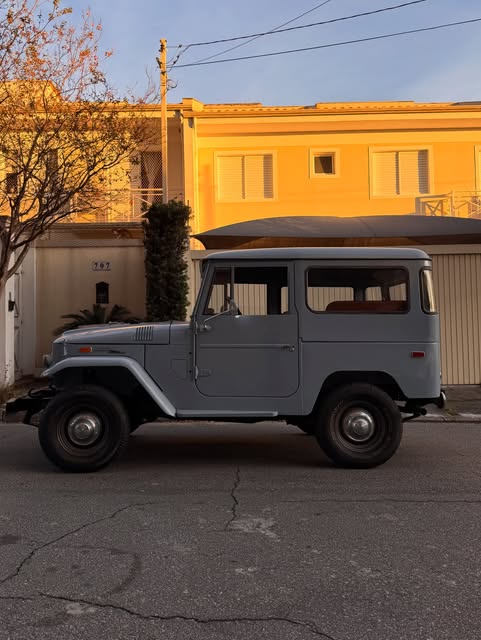 TOYOTA LAND CRUISER FJ40 - Imagem 3