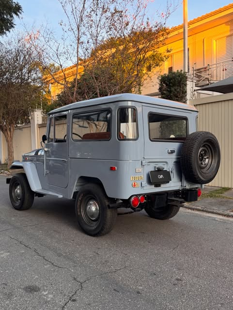 TOYOTA LAND CRUISER FJ40 - Imagem 4