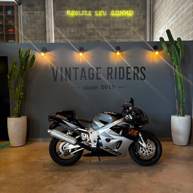 SUZUKI GSX-R 750 - Imagem 1