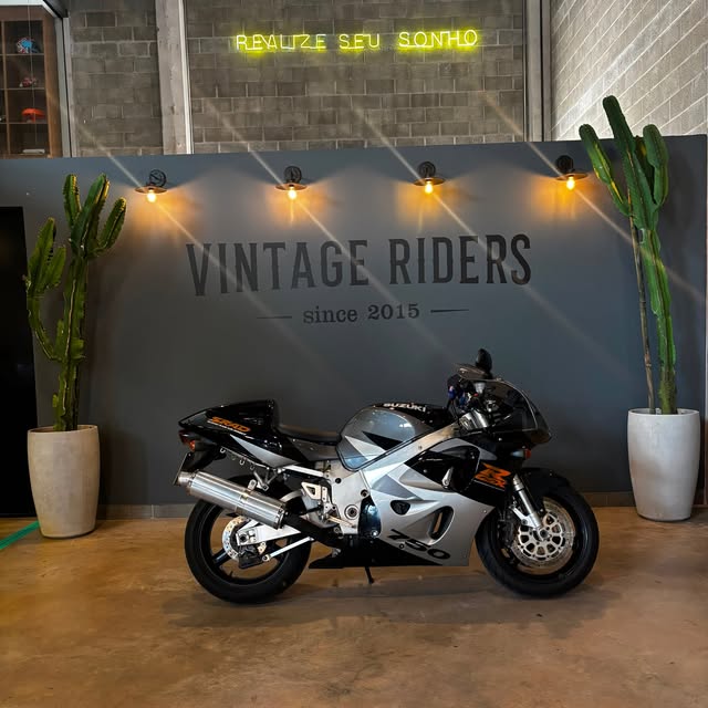 SUZUKI GSX-R 750 - Imagem 4