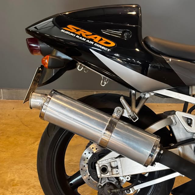 SUZUKI GSX-R 750 - Imagem 5