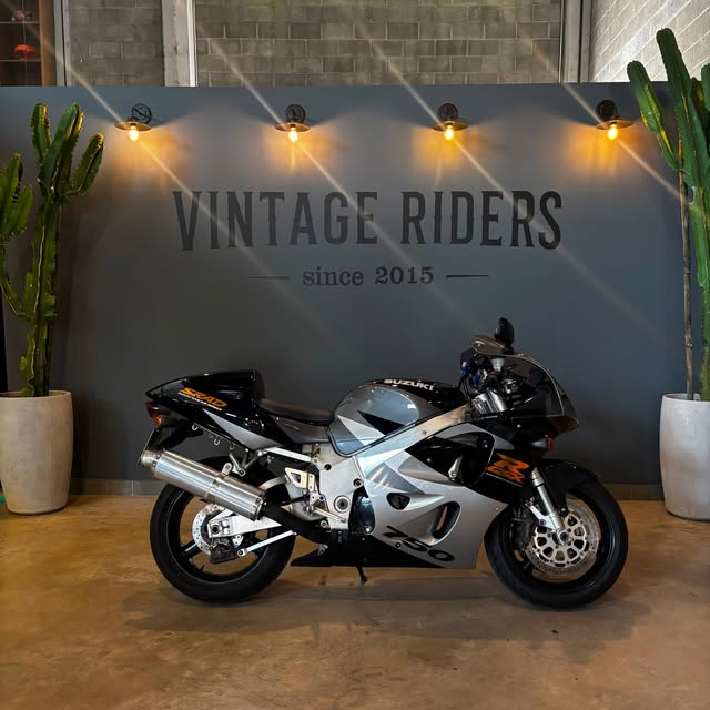 SUZUKI GSX-R 750 - Imagem 6