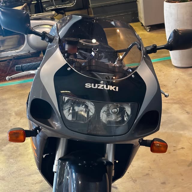 SUZUKI GSX-R 750 - Imagem 7