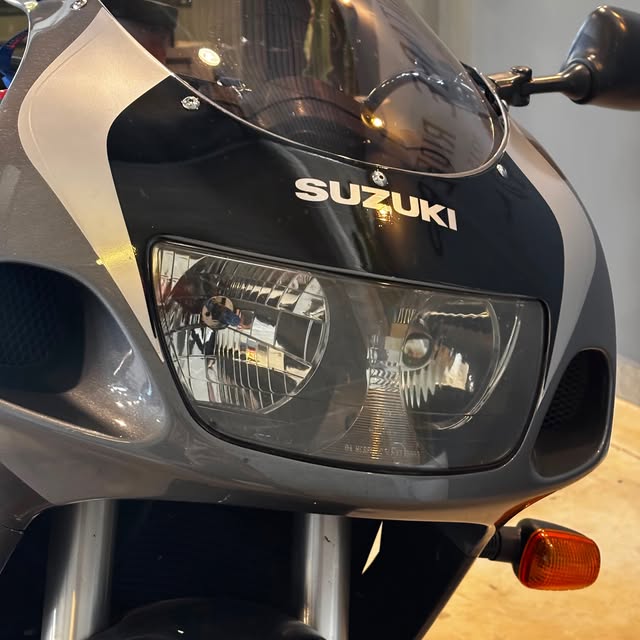 SUZUKI GSX-R 750 - Imagem 8