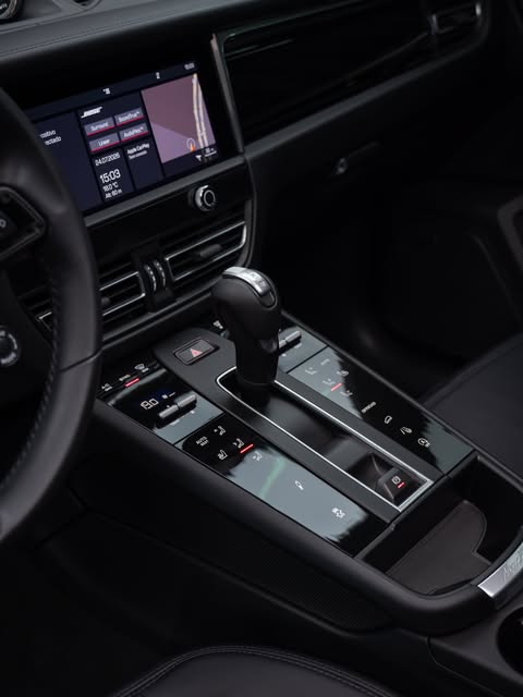 PORSCHE MACAN T - Imagem 12