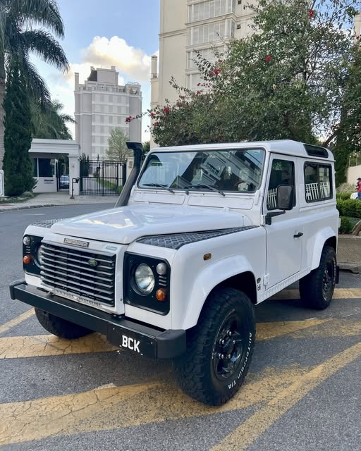 LAND ROVER DEFENDER - Imagem 1