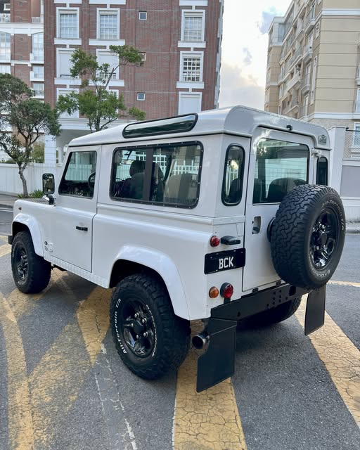 LAND ROVER DEFENDER - Imagem 3