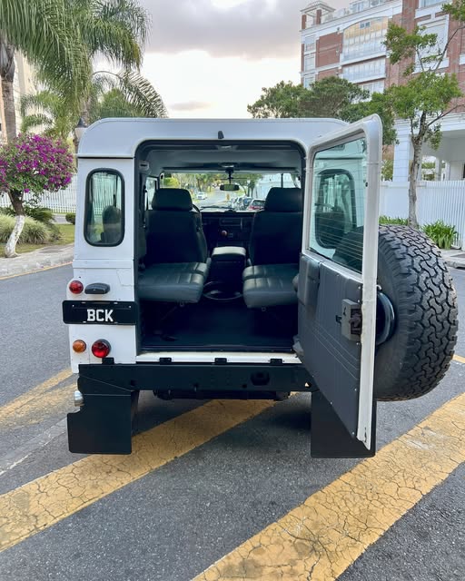 LAND ROVER DEFENDER - Imagem 4