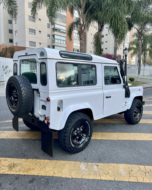 LAND ROVER DEFENDER - Imagem 5