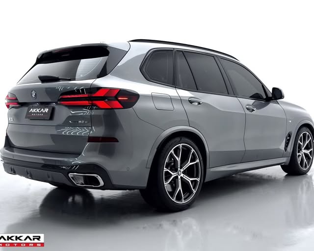 BMW X5 XDRIVE50E M SPORT - Imagem 2