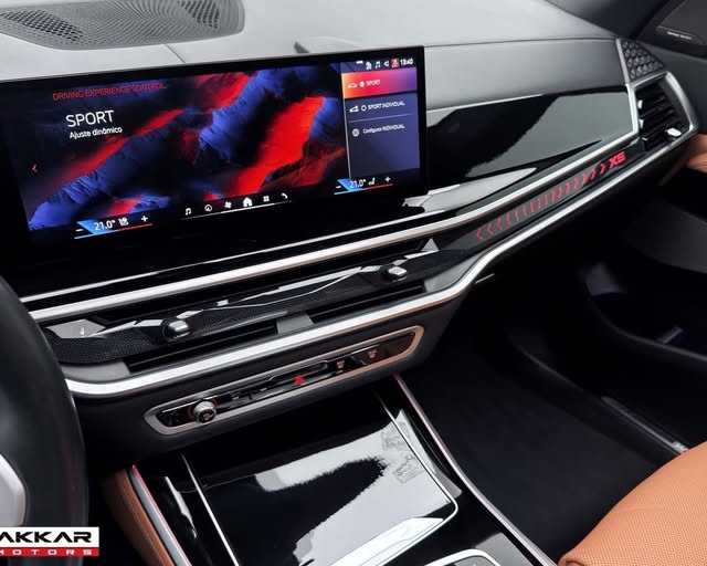 BMW X5 XDRIVE50E M SPORT - Imagem 7