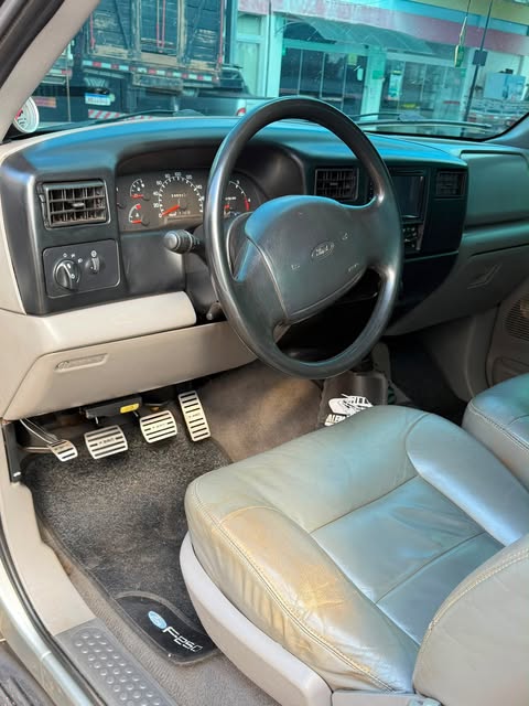 FORD F-250 XLT-L - Imagem 18