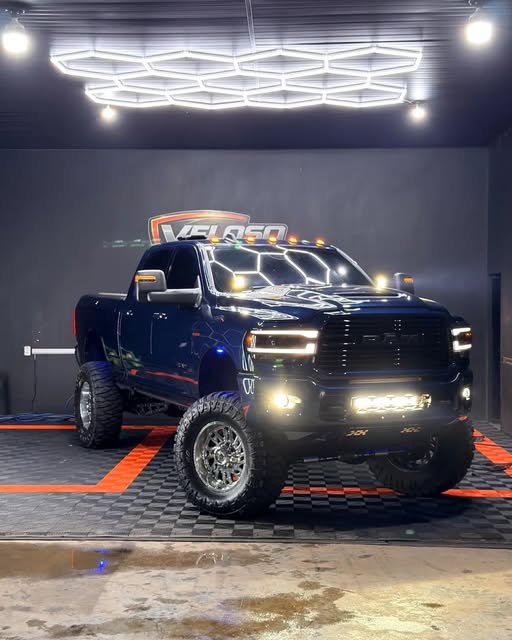 RAM 3500 LARAMIE NIGHT EDITION - Imagem 1