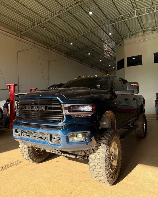 RAM 3500 LARAMIE NIGHT EDITION - Imagem 3