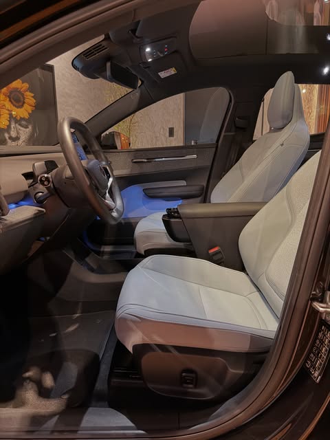 VOLVO EX30 - Imagem 6