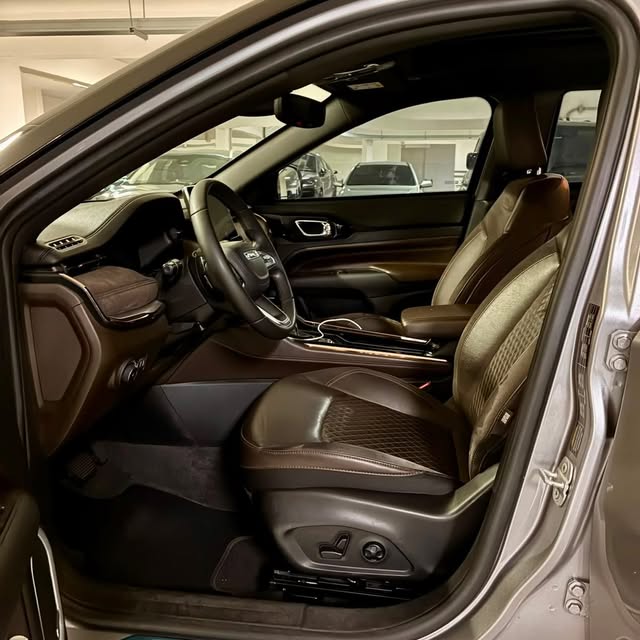 JEEP COMMANDER OVERLAND T270 - Imagem 7