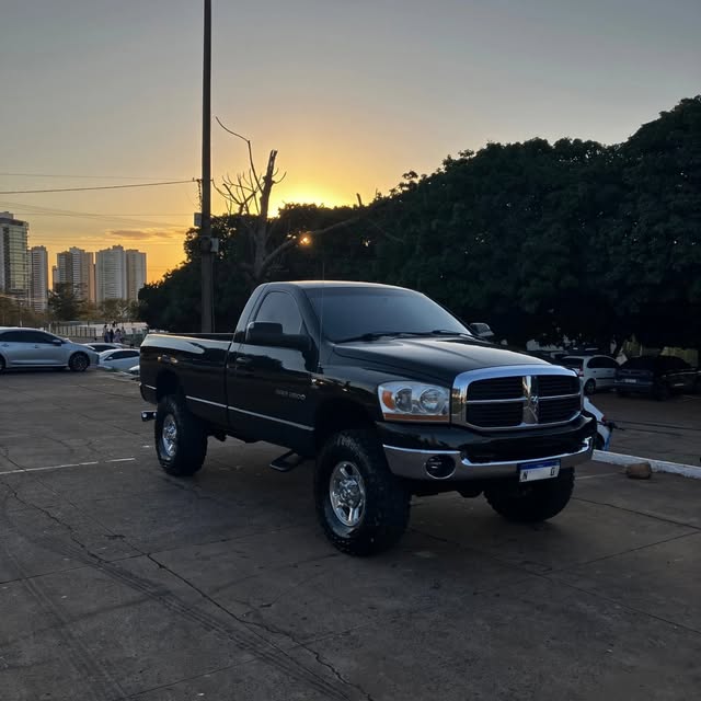 DODGE RAM 2500 SLT - Imagem 3