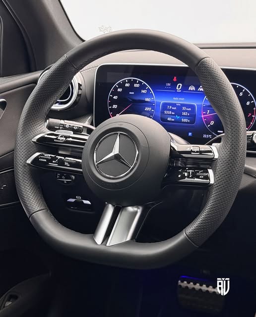 MERCEDES-BENZ GLC 300 AMG LINE - Imagem 12