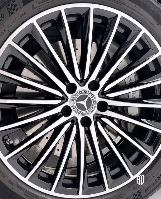 MERCEDES-BENZ GLC 300 AMG LINE - Imagem 4